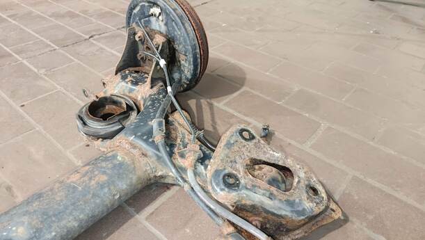 Foto: HINTERACHSE / HINTERACHSTRÄGER eines Opel Corsa 1.2 16V