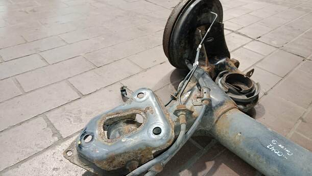 Foto: HINTERACHSE / HINTERACHSTRÄGER eines Opel Corsa 1.2 16V