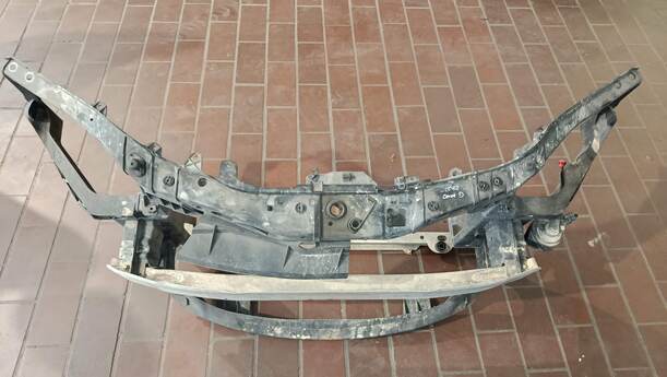 Foto: FRONTBLECH / SCHLOSSTRÄGER eines Opel Corsa 1.2 16V