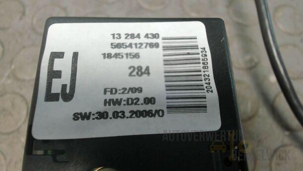 Foto: DISPLAY / ANZEIGE / UHR eines Opel Corsa 1.2 16V