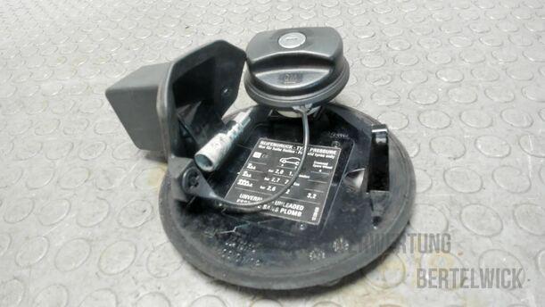 Foto: TANKKLAPPE / TANKDECKEL eines Opel Corsa 1.2 16V
