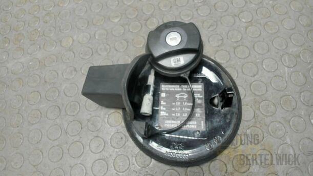 Foto: TANKKLAPPE / TANKDECKEL eines Opel Corsa 1.2 16V