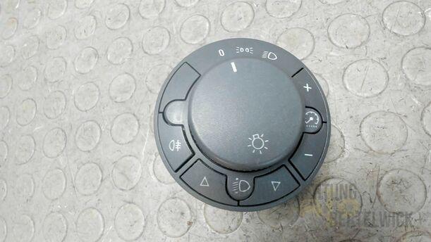 Foto: LICHTSCHALTER eines Opel Corsa 1.2 16V
