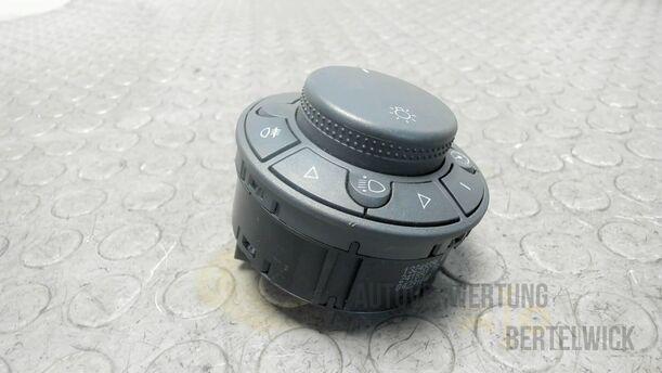 Foto: LICHTSCHALTER eines Opel Corsa 1.2 16V