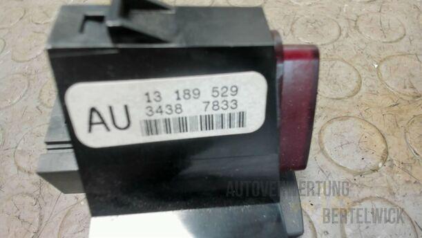 Foto: WARNBLINKSCHALTER eines Opel Corsa 1.2 16V