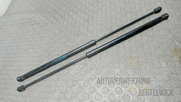 Foto: HECKKLAPPENDÄMPFERPAAR eines Opel Corsa 1.2 16V