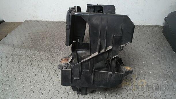 Foto: BATTERIEKASTEN eines Skoda Fabia 1.2 HTP Combi