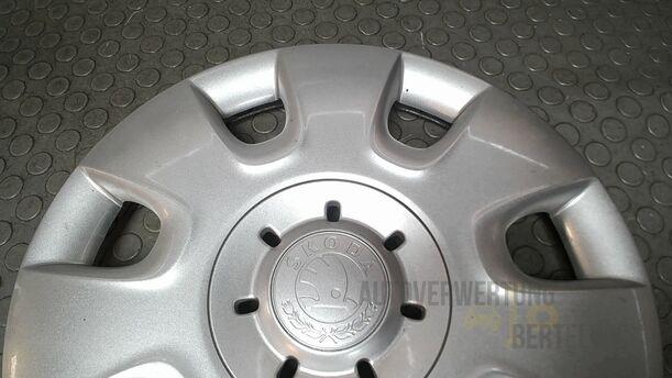 Foto: EINZELNE RADDECKEL/ RADKAPPE 14 ZOLL eines Skoda Fabia 1.2 HTP Combi