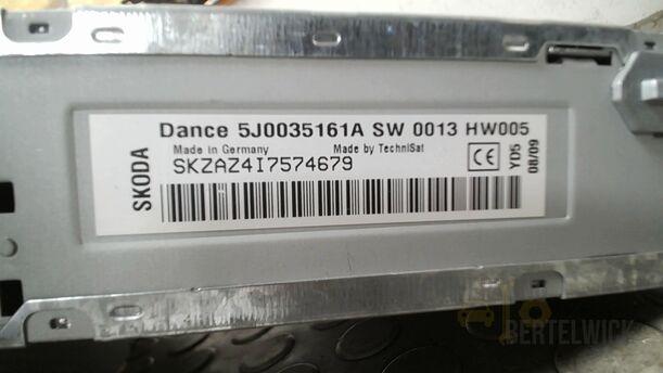 Foto: RADIO DANCE ( MIT RADIOCODE ) eines Skoda Fabia 1.2 HTP Combi