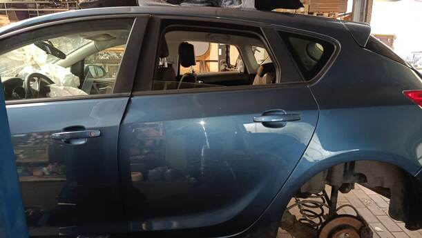 Foto: TÜR HINTEN LINKS ( LIMOUSINE ) eines Opel Astra 1.4 Turbo ecoFLEX Start/Stop