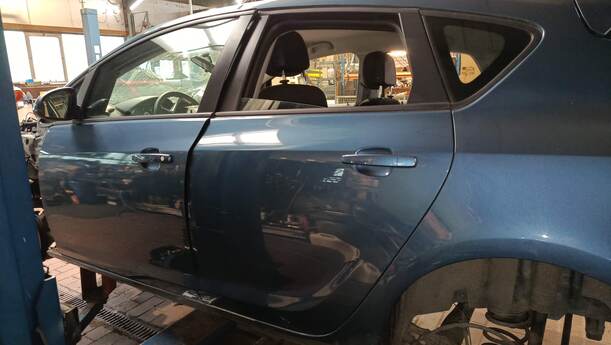 Foto: TÜR HINTEN LINKS ( LIMOUSINE ) eines Opel Astra 1.4 Turbo ecoFLEX Start/Stop