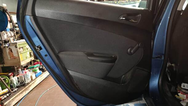 Foto: TÜR HINTEN LINKS ( LIMOUSINE ) eines Opel Astra 1.4 Turbo ecoFLEX Start/Stop