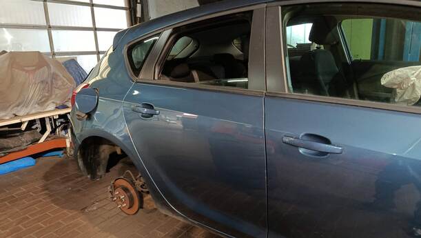 Foto: TÜR HINTEN RECHTS ( LIMOUSINE ) eines Opel Astra 1.4 Turbo ecoFLEX Start/Stop