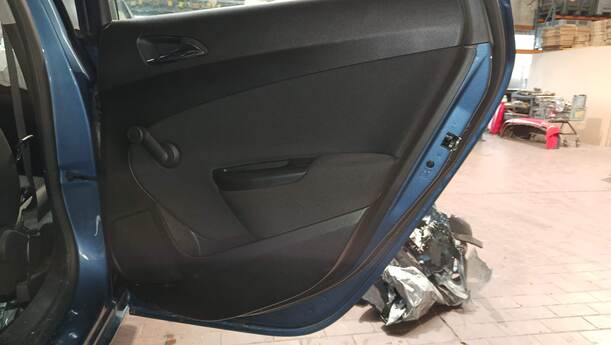 Foto: TÜR HINTEN RECHTS ( LIMOUSINE ) eines Opel Astra 1.4 Turbo ecoFLEX Start/Stop