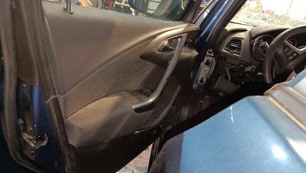 Foto: TÜR VORN LINKS eines Opel Astra 1.4 Turbo ecoFLEX Start/Stop