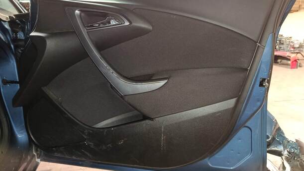 Foto: TÜR VORN RECHTS eines Opel Astra 1.4 Turbo ecoFLEX Start/Stop