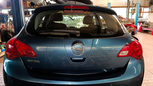 Foto: HECKKLAPPE/ HECKDECKEL ( LIMOUSINE ) eines Opel Astra 1.4 Turbo ecoFLEX Start/Stop