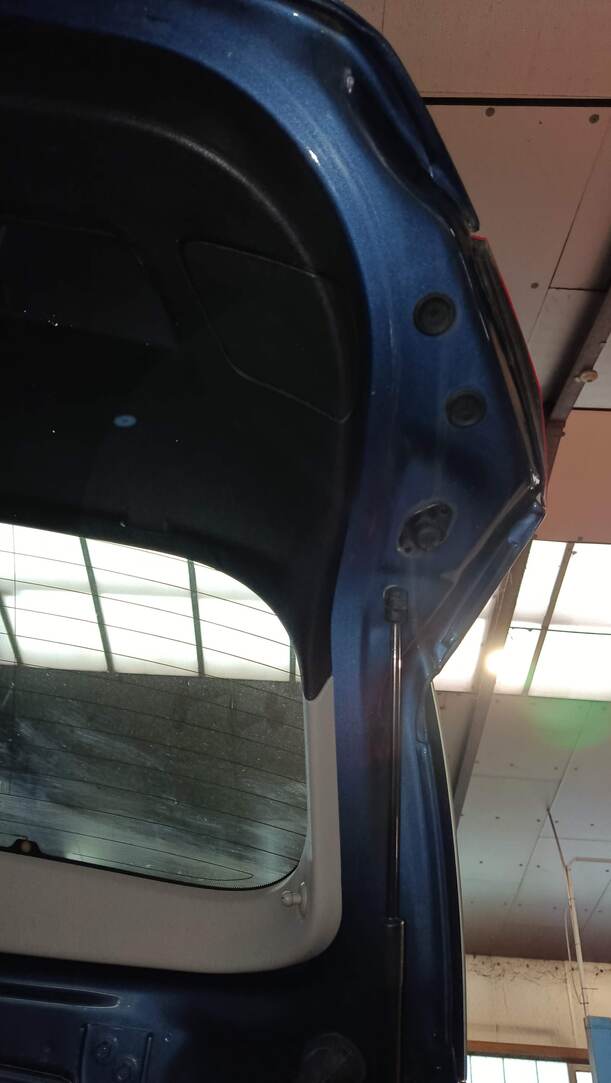 Foto: HECKKLAPPE/ HECKDECKEL ( LIMOUSINE ) eines Opel Astra 1.4 Turbo ecoFLEX Start/Stop