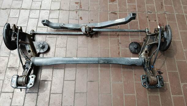 Foto: HINTERACHSE ( LIMOUSINE ) eines Opel Astra 1.4 Turbo ecoFLEX Start/Stop