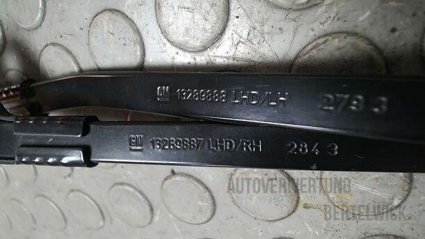 Foto: SCHEIBENWISCHERARME VORN eines Opel Astra 1.4 Turbo ecoFLEX Start/Stop