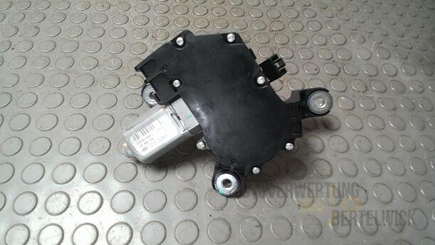 Foto: SCHEIBENWISCHERMOTOR HINTEN ( LIMOUSINE ) eines Opel Astra 1.4 Turbo ecoFLEX Start/Stop