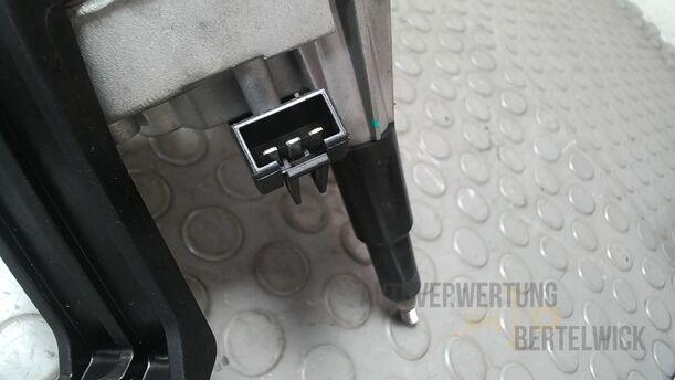 Foto: SCHEIBENWISCHERMOTOR HINTEN ( LIMOUSINE ) eines Opel Astra 1.4 Turbo ecoFLEX Start/Stop