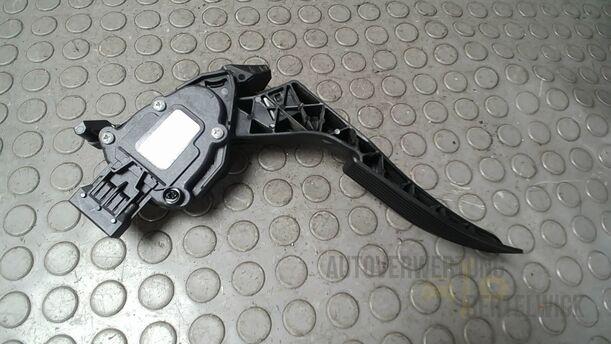 Foto: GASPEDAL eines Opel Astra 1.4 Turbo ecoFLEX Start/Stop