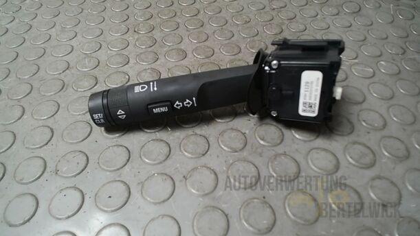 Foto: BLINKSCHALTER/ KOMBISCHALTER eines Opel Astra 1.4 Turbo ecoFLEX Start/Stop