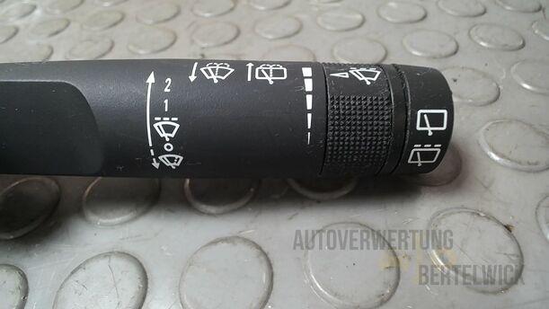 Foto: SCHEIBENWISCHERSCHALTER eines Opel Astra 1.4 Turbo ecoFLEX Start/Stop
