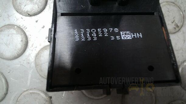 Foto: FENSTERHEBERSCHALTER eines Opel Astra 1.4 Turbo ecoFLEX Start/Stop