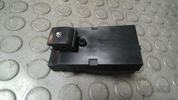 Foto: FENSTERHEBERSCHALTER eines Opel Astra 1.4 Turbo ecoFLEX Start/Stop