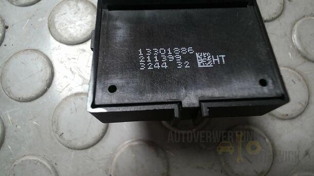 Foto: FENSTERHEBERSCHALTER eines Opel Astra 1.4 Turbo ecoFLEX Start/Stop