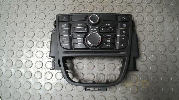 Foto: RADIOBEDIENUNG/ SCHALTEREINHEIT eines Opel Astra 1.4 Turbo ecoFLEX Start/Stop