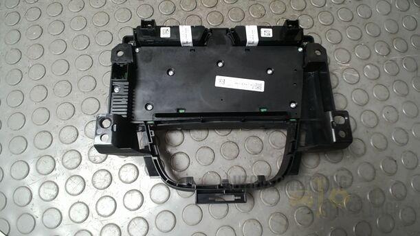 Foto: RADIOBEDIENUNG/ SCHALTEREINHEIT eines Opel Astra 1.4 Turbo ecoFLEX Start/Stop