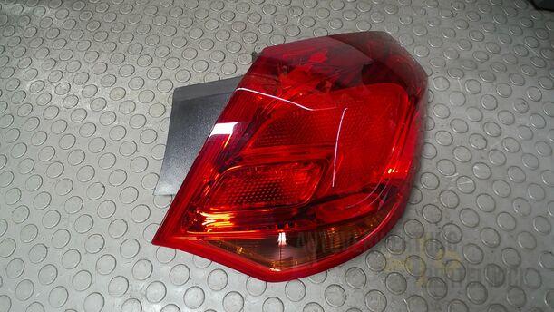 Foto: HECKLEUCHTE/ RÜCKLEUCHTE RECHTS ( LIMOUSINE ) eines Opel Astra 1.4 Turbo ecoFLEX Start/Stop