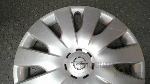 Foto: EINZELNE RADKAPPE/ RADDECKEL 16 ZOLL eines Opel Astra 1.4 Turbo ecoFLEX Start/Stop