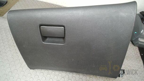 Foto: HANDSCHUHFACH eines Opel Astra 1.4 Turbo ecoFLEX Start/Stop