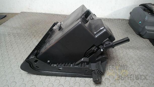 Foto: HANDSCHUHFACH eines Opel Astra 1.4 Turbo ecoFLEX Start/Stop