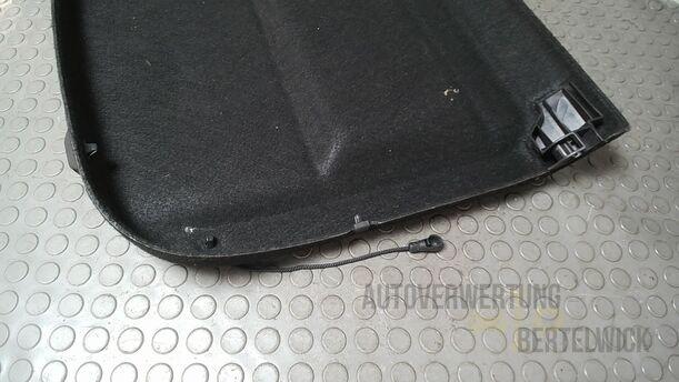 Foto: HUTABLAGE eines Opel Astra 1.4 Turbo ecoFLEX Start/Stop
