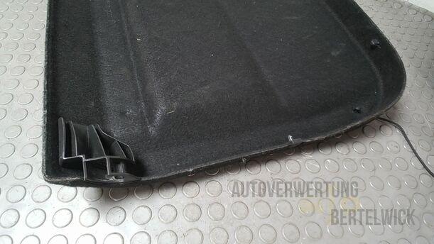 Foto: HUTABLAGE eines Opel Astra 1.4 Turbo ecoFLEX Start/Stop