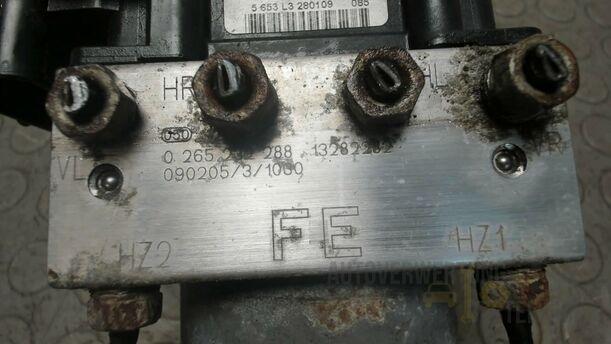 Foto: HAUPTBREMSAGGREGAT ABS eines Opel Corsa 1.2 16V