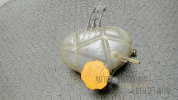 Foto: AUSGLEICHBEHÄLTER eines Opel Corsa 1.2 16V