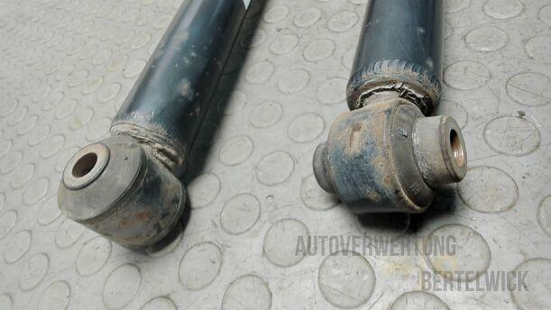 Foto: STOSSDÄMPFERPAAR HINTEN eines Opel Corsa 1.2 16V