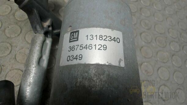 Foto: SCHEIBENWISCHERMOTOR VORNE eines Opel Corsa 1.2 16V