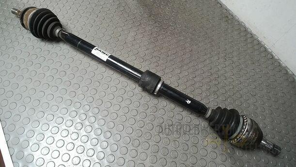 Foto: ANTRIEBSWELLE RECHTS ( SCHALTGETRIEBE ) eines Opel Astra 1.4 Turbo ecoFLEX Start/Stop