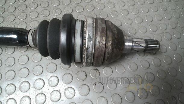 Foto: ANTRIEBSWELLE RECHTS ( SCHALTGETRIEBE ) eines Opel Astra 1.4 Turbo ecoFLEX Start/Stop