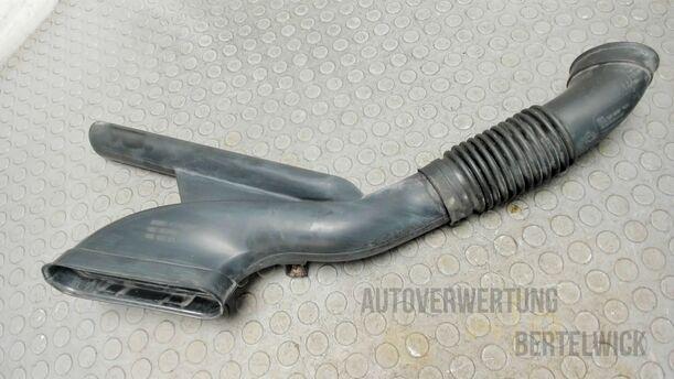 Foto: ANSAUGROHR / LUFTFÜHRUNG eines Opel Corsa 1.2 16V Fun