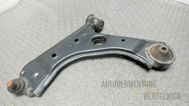 Foto: QUERLENKER LINKS eines Opel Corsa 1.2 16V Fun