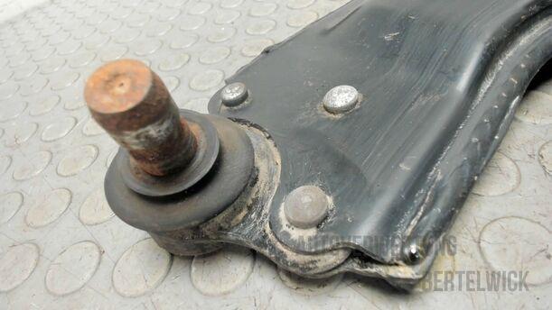 Foto: QUERLENKER LINKS eines Opel Corsa 1.2 16V Fun