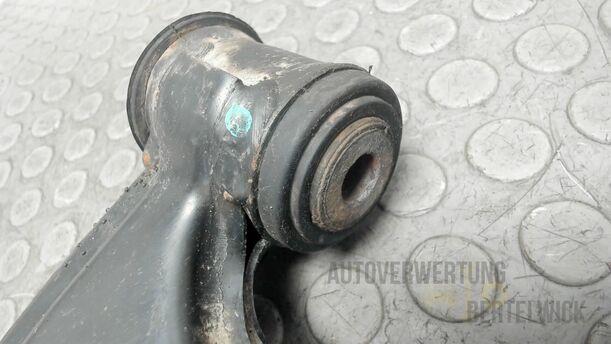 Foto: QUERLENKER LINKS eines Opel Corsa 1.2 16V Fun